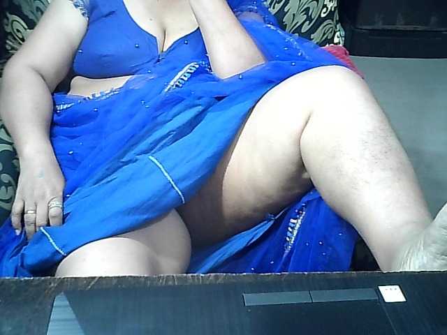 Indianbhabhimilf40's BongaCams show and profile