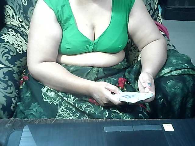 Indianbhabhimilf40's BongaCams show and profile