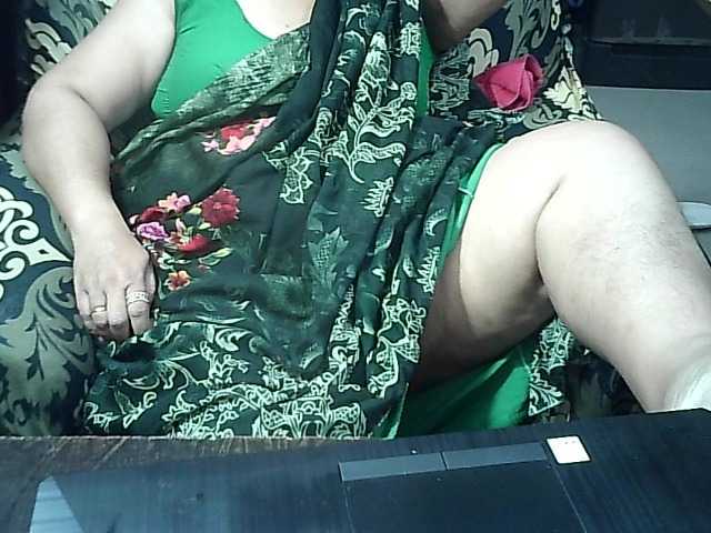 Indianbhabhimilf40's BongaCams show and profile