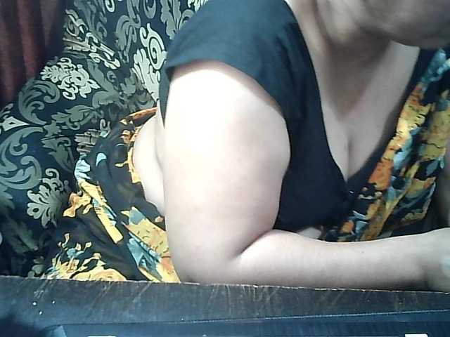 Indianbhabhimilf40's BongaCams show and profile