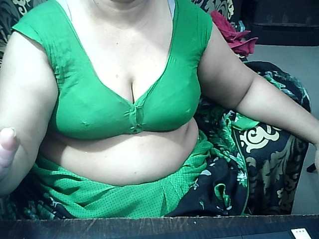 Indianbhabhimilf40's BongaCams show and profile