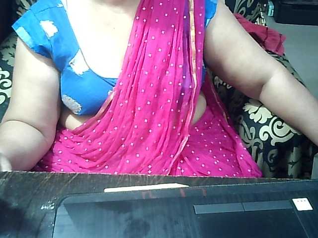 Indianbhabhimilf40's BongaCams show and profile