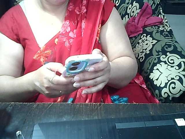 Indianbhabhimilf40's BongaCams show and profile