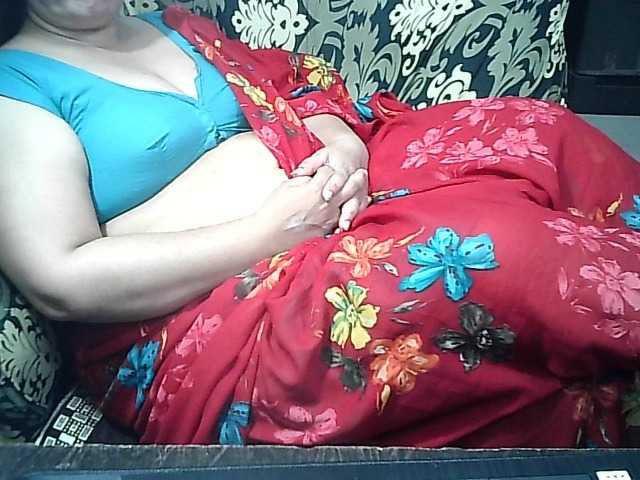 Indianbhabhimilf40's BongaCams show and profile