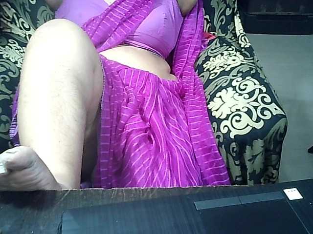 Indianbhabhimilf40's BongaCams show and profile