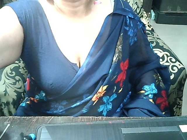 Indianbhabhimilf40's BongaCams show and profile