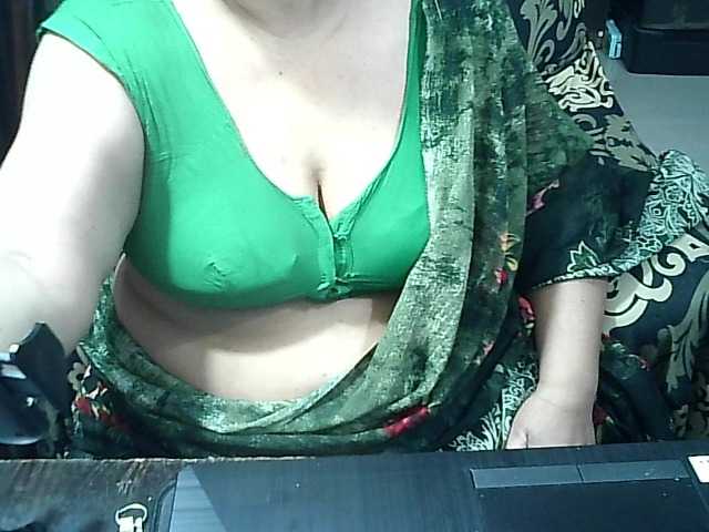 Indianbhabhimilf40's BongaCams show and profile