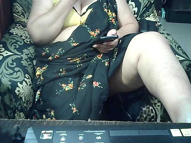 Indianbhabhimilf40's BongaCams show and profile