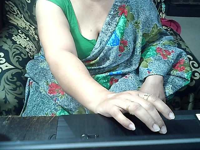 Indianbhabhimilf40's BongaCams show and profile