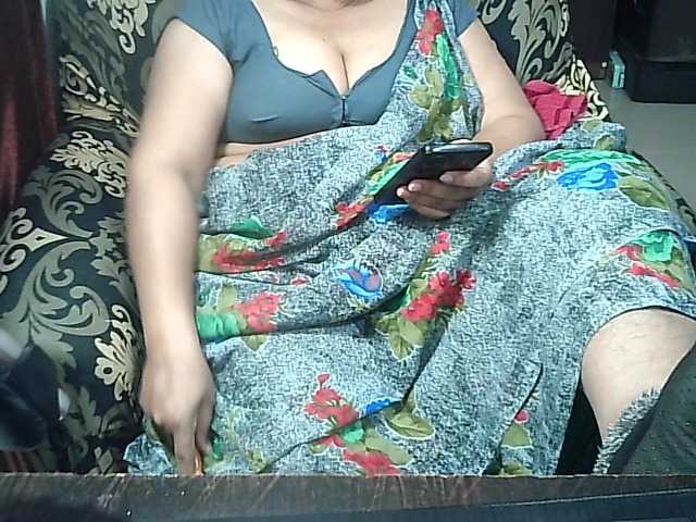 Indianbhabhimilf40's BongaCams show and profile