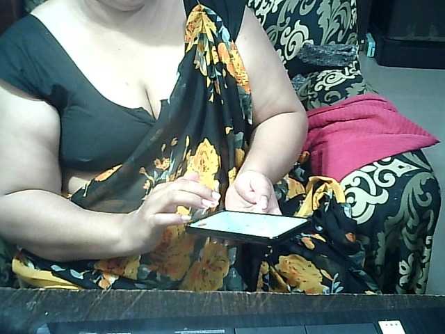 Indianbhabhimilf40's BongaCams show and profile