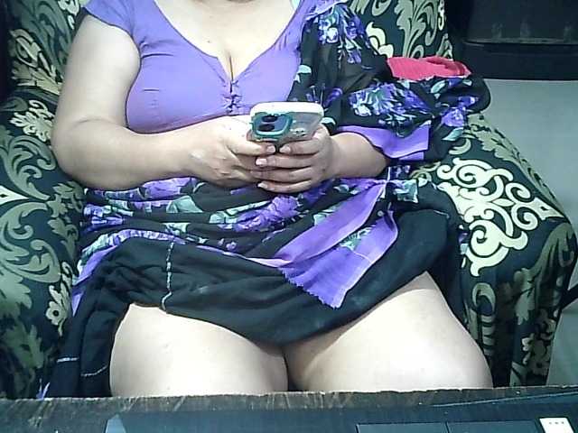 Indianbhabhimilf40's BongaCams show and profile