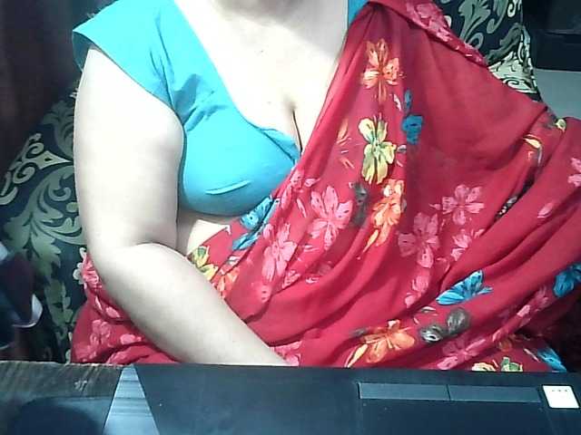 Indianbhabhimilf40's BongaCams show and profile