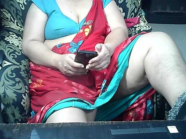 Indianbhabhimilf40's BongaCams show and profile