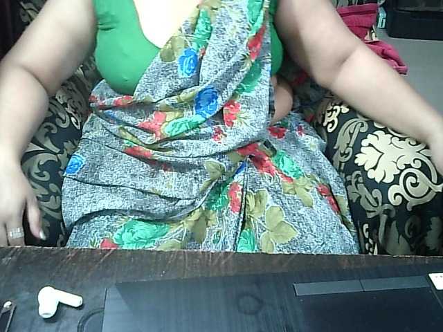Indianbhabhimilf40's BongaCams show and profile