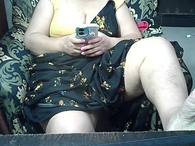 Indianbhabhimilf40's BongaCams show and profile