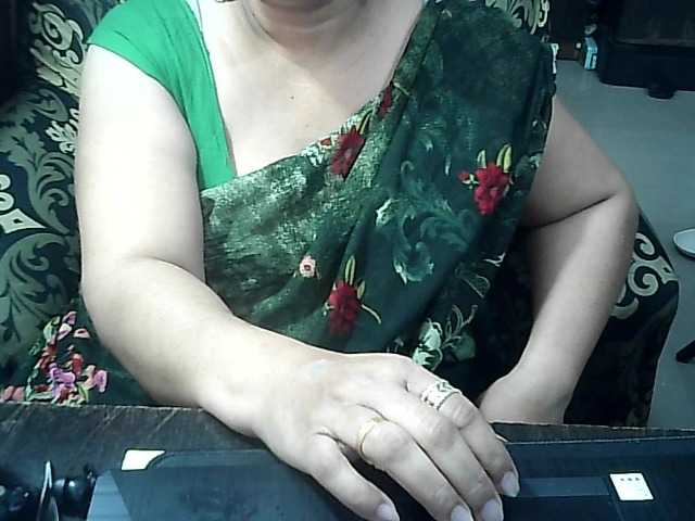 Indianbhabhimilf40's BongaCams show and profile