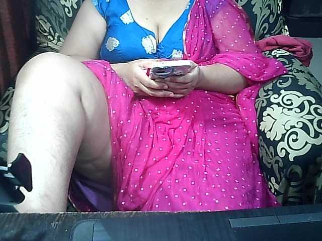 Indianbhabhimilf40's BongaCams show and profile
