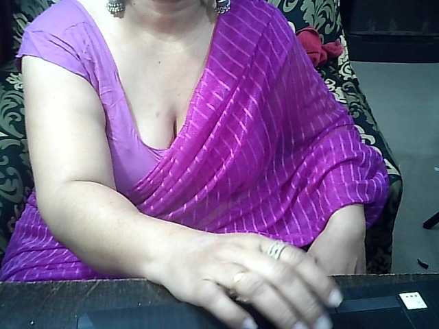 Indianbhabhimilf40's BongaCams show and profile
