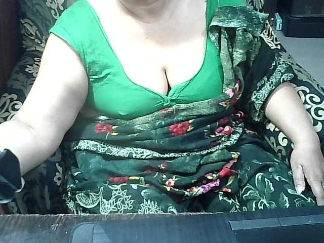Indianbhabhimilf40's BongaCams show and profile