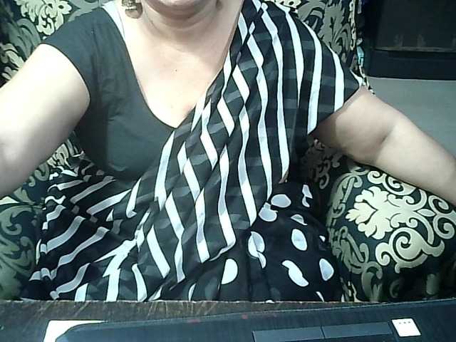 Indianbhabhimilf40 live cam profile