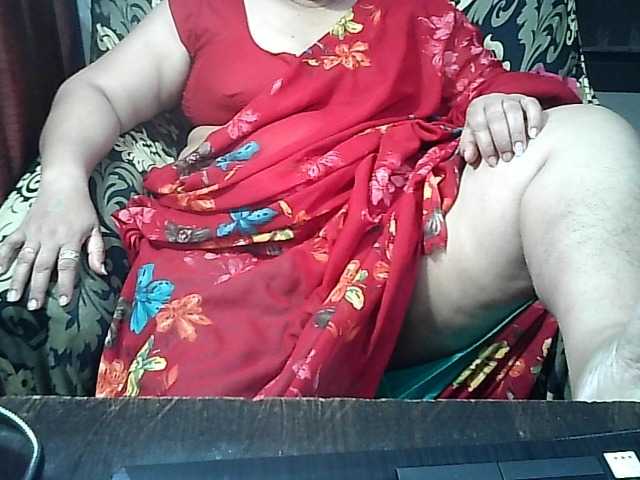 Indianbhabhimilf40's BongaCams show and profile