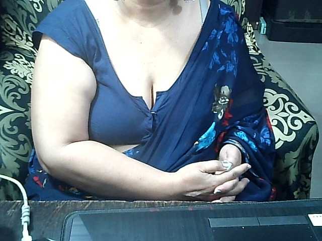Indianbhabhimilf40's BongaCams show and profile