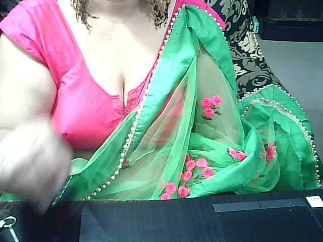 Indianbhabhimilf40's BongaCams show and profile
