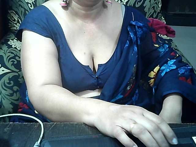 Indianbhabhimilf40's BongaCams show and profile