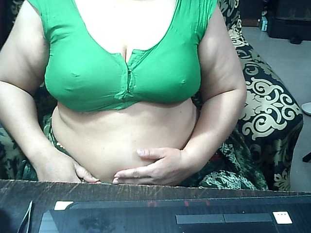 Indianbhabhimilf40 Live Cam on BongaCams