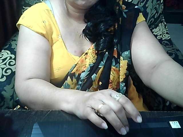 Indianbhabhimilf40's BongaCams show and profile