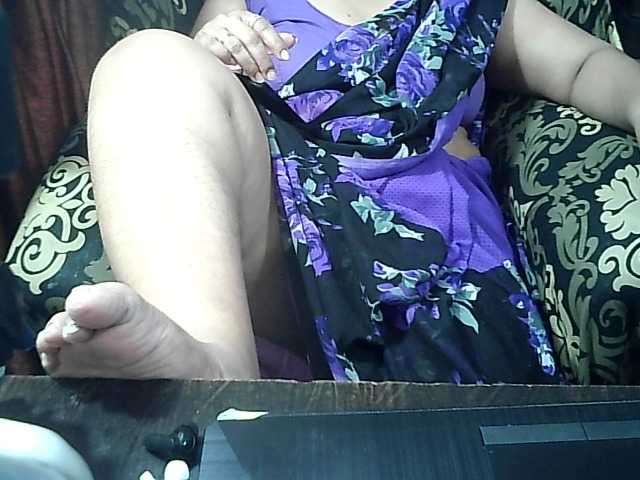 Indianbhabhimilf40's BongaCams show and profile