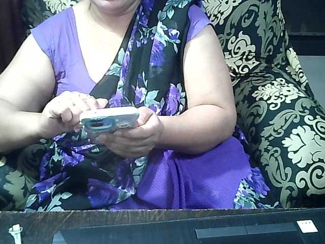 Indianbhabhimilf40's BongaCams show and profile