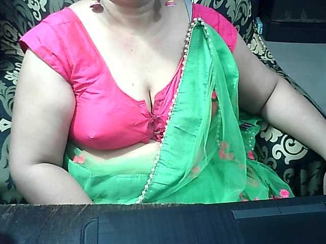 Indianbhabhimilf40's BongaCams show and profile