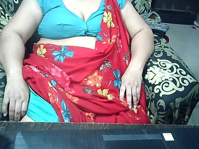 Indianbhabhimilf40's BongaCams show and profile