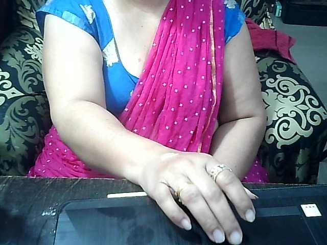 Indianbhabhimilf40's BongaCams show and profile