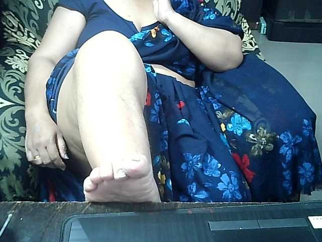 Indianbhabhimilf40's BongaCams show and profile