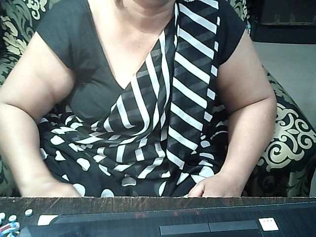 Indianbhabhimilf40's BongaCams show and profile