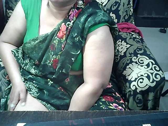 Indianbhabhimilf40's BongaCams show and profile