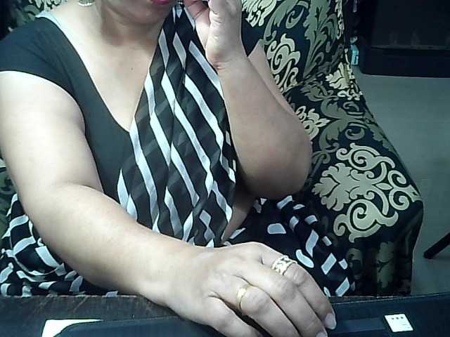 Indianbhabhimilf40's BongaCams show and profile