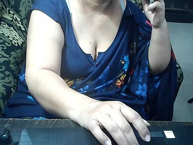 Indianbhabhimilf40's BongaCams show and profile