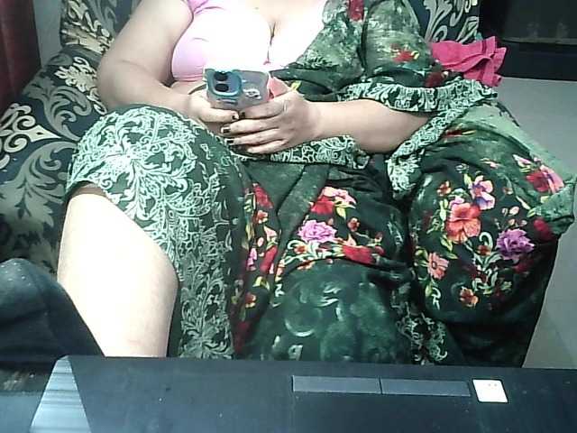 Indianbhabhimilf40's BongaCams show and profile