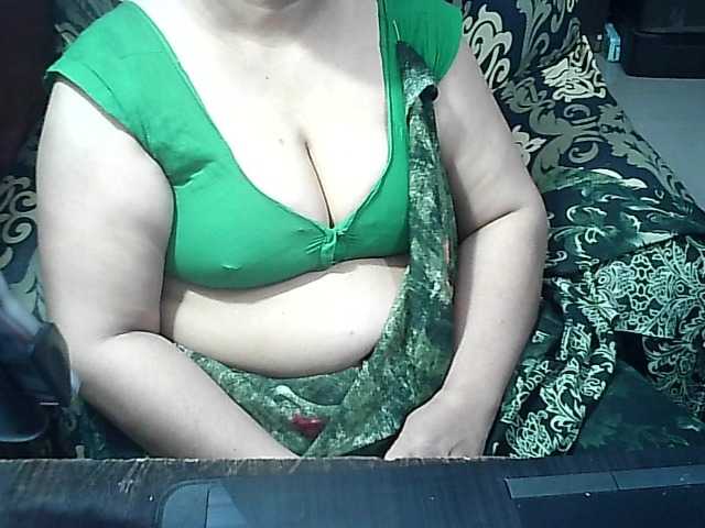 Indianbhabhimilf40's BongaCams show and profile