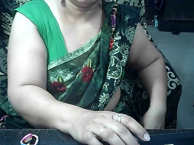 Indianbhabhimilf40 Live Cam on BongaCams