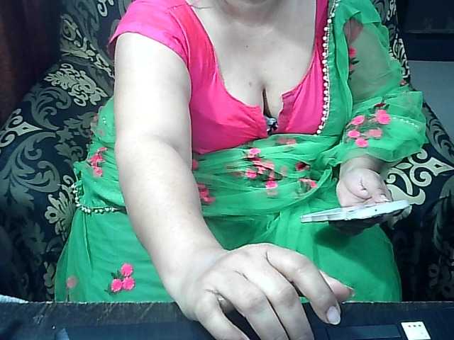 Indianbhabhimilf40's BongaCams show and profile
