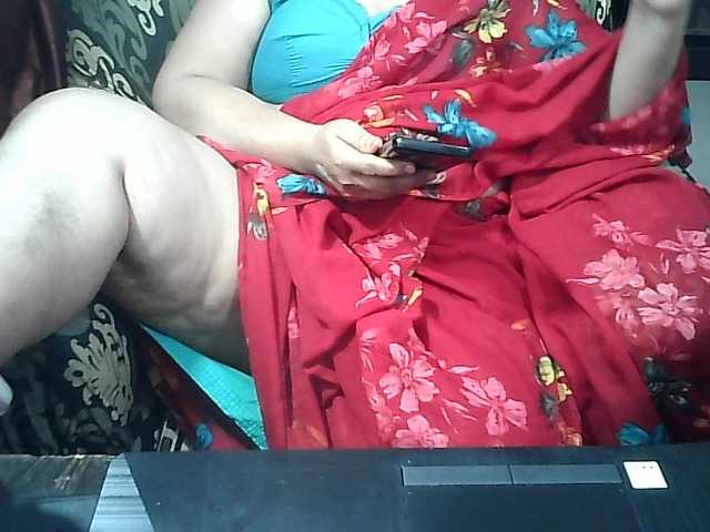 Indianbhabhimilf40's BongaCams show and profile