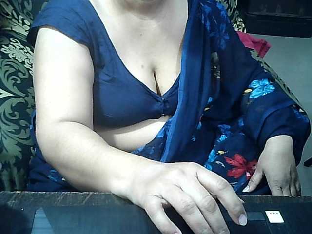 Indianbhabhimilf40's BongaCams show and profile