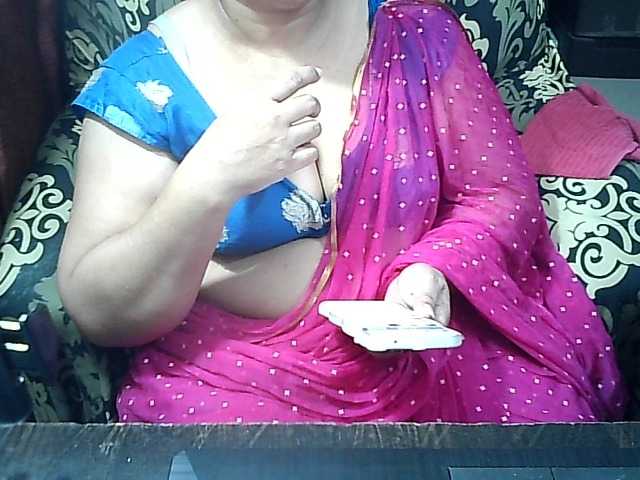 Indianbhabhimilf40's BongaCams show and profile