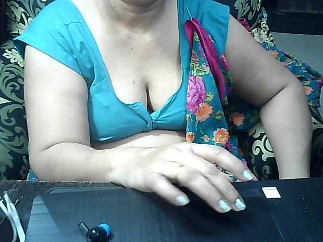 Indianbhabhimilf40's BongaCams show and profile