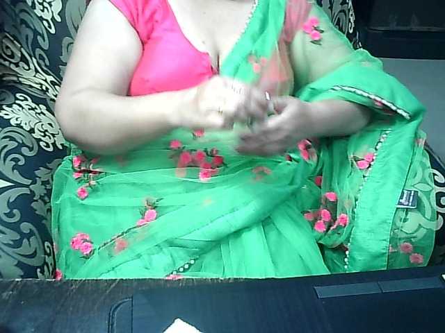 Indianbhabhimilf40's BongaCams show and profile